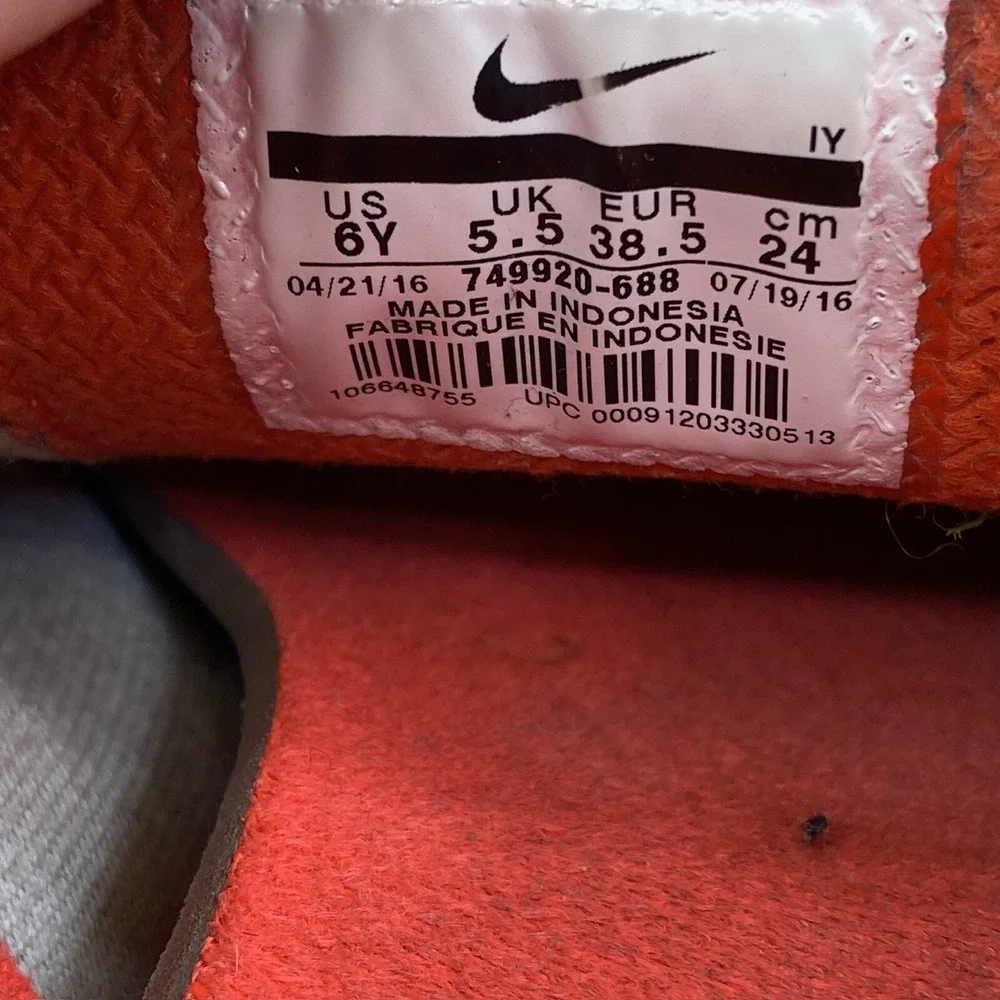 Nike Youth Hypervenom Youth Indoor Soccer Shoes Size 6‎ Y Red 749920
